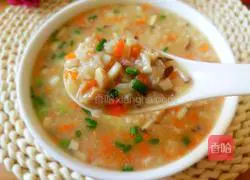 Illustration of how to make mushroom, carrot and chicken porridge 2