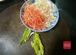 Illustration of how to make fried rice noodles with eggs 2
