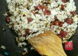 Illustration of how to make quinoa rice balls 8