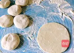 Illustration of how to make scallops and three fresh chives box 15