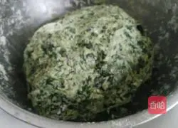 Illustration of how to make sweet potato leaf steamed buns 3