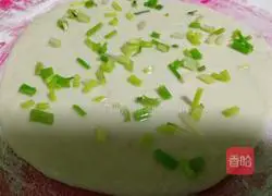 Illustration of how to make chive rolls 3