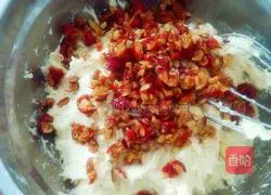 Illustration of how to make red date hair cake 5