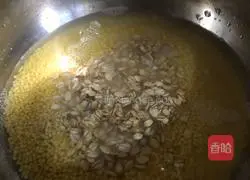 Illustration of how to make red dates, oats and millet porridge 5