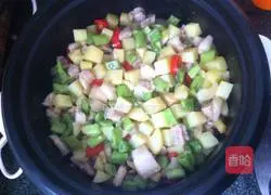 Illustration of how to make braised rice with potatoes and green beans 15