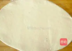 Illustration of how to make scallion rolls 6