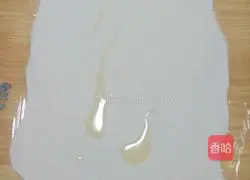 Illustration of how to make scallion rolls 3