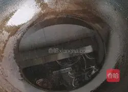 Preserved egg and lean meat porridge Illustration of how to do it 5