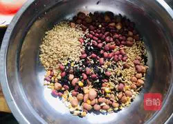 Illustration of making multi-grain porridge 1