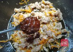 Illustration of how to make fried rice with fried sauce 6