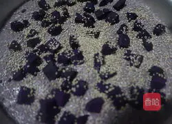 Wooty and sticky Illustration of how to make purple sweet potato and black rice cake 8