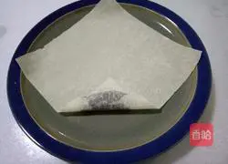 Illustration of how to wrap spring rolls 6