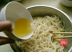 Illustration of how to make Sichuan cold noodles 3
