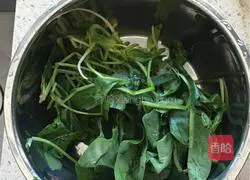 Illustration of how to make green rose rolls 1