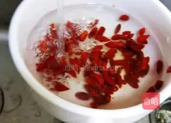 Rose, brown sugar and wolfberry beauty porridge (menstrual conditioning) illustration 11