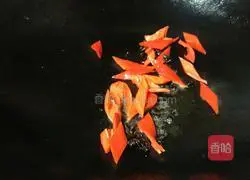 Illustration of how to make fried rice noodles with black pepper and beef 5