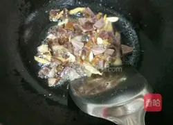 Illustration of how to make bacon braised rice 5