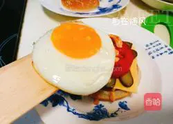 Illustration of how to make fried egg burger 8