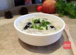 Illustration of how to make preserved egg and lean meat porridge 5
