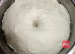 Illustration of how to make hamburger embryos (small meal buns) 8