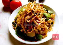 Illustration of how to make braised beans and potato noodles 12