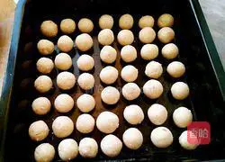 Illustration of how to make Yuanxiao wraps 1