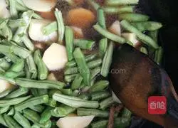 Illustration of how to make braised noodles with shredded pork and beans 4