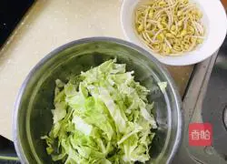 Illustration of how to fry millet noodles 2