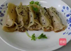 Illustration of homemade cabbage and pork pot stickers 16