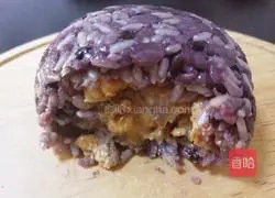 Illustration of how to make cheese chicken rice balls 9