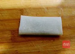 Illustration of how to make bean paste spring rolls 6