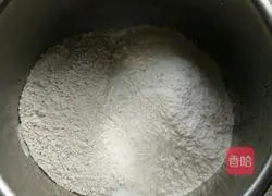 Illustration of how to make buckwheat, sesame and green onion flower rolls 1