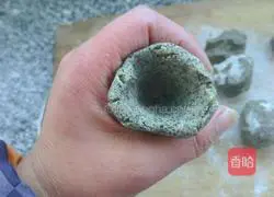 Illustration of how to make steamed buns with black bean noodles 10