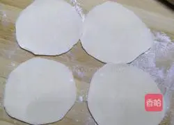 Illustration of how to make three fresh pot stickers 13