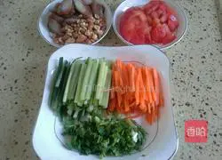 Illustration of how to make cold rice noodles 1