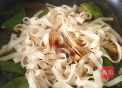 Illustration of how to make braised beans and noodles 11