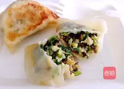 Illustration of how to make vegetarian pot stickers with mushrooms and vegetables 25