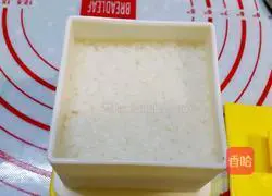 Illustration of making triangular rice balls 13