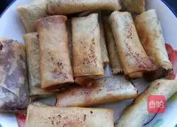 Illustration of how to make fried spring rolls 5