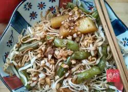 Illustration of how to make braised beans and noodles 8