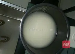 Illustration of how to make potato and sausage braised rice 1