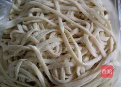 Illustration of how to make cold noodles with garlic sauce and eggs 5