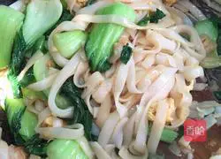 Illustration of how to make stir-fried rice noodles 8