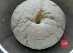 Illustration of making double-flavored flower rolls 3