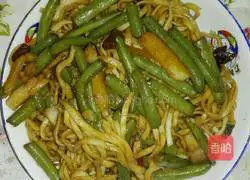 Illustration of how to make braised noodles with beans, potatoes and meat 5