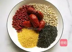 Illustration of how to make red bean, barley and millet porridge 2