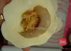 Illustration of how to make bread machine cured sea-and-turf dumplings for parents and children 6