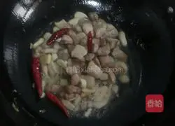 Illustration of how to make braised noodles with pickled cabbage 4