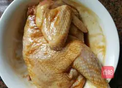 Illustration of how to make rice cooker baked chicken with ginger and ginger 3