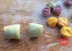 Illustration of how to make colorful rose rolls 11